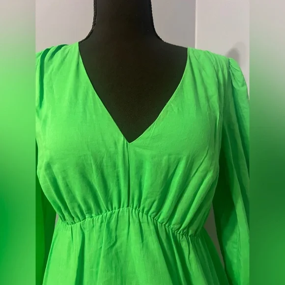 Beautiful Trina Turk green dress. Perfect for Spring and Summer.
#trinaturk - Picture 5 of 11